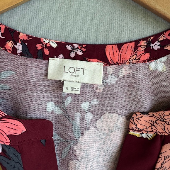 5 for $40 Loft Floral Top Blouse Size M - Picture 3 of 7